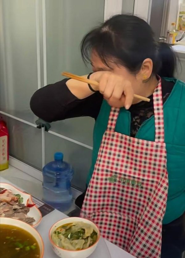 祥富金融 “养不起就别生啊！”母亲吐槽大学儿子一天花50块，评论区一边倒